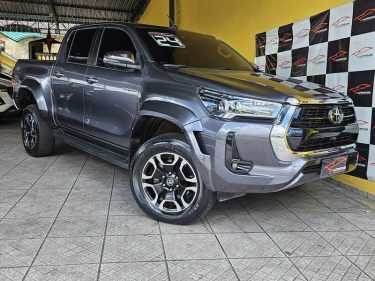 1-TOYOTA-HILUX-CD-2.8-SRX-PLUS-4X4-TDI-DIESEL-AUTOMÁTICO-CINZA-2024-RR-AUTOMOVEIS-LOJA-DE-CARROS-FREGUESIA-DO-O-AVENIDA-PETRONIO-PORTELA