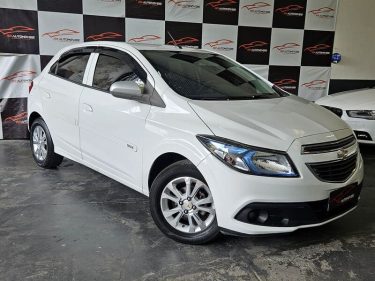 3-CHEVROLET-ONIX-1.0-LOLLAPALOOZA-8V-FLEX-MANUAL-BRANCO-2014-RR-AUTOMOVEIS-LOJA-DE-CARROS-OSASCO-AVENIDA-VISCONTE-DE-NOVA-GRANADA