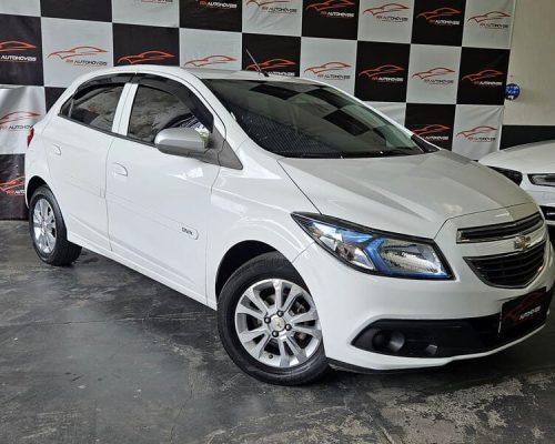 3-CHEVROLET-ONIX-1.0-LOLLAPALOOZA-8V-FLEX-MANUAL-BRANCO-2014-RR-AUTOMOVEIS-LOJA-DE-CARROS-OSASCO-AVENIDA-VISCONTE-DE-NOVA-GRANADA