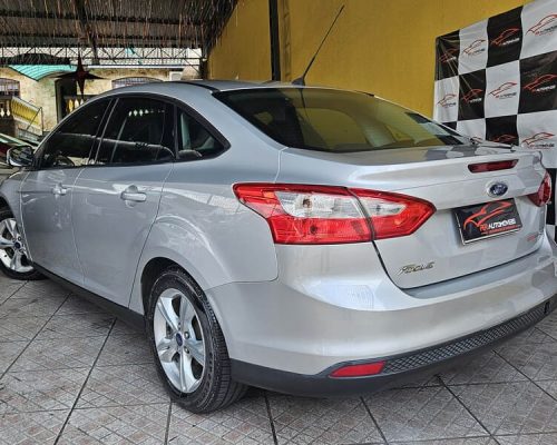 4-FORD-FOCUS-SEDAN-2.0-16V-FLEX-AUTOMÁTICO-PRATA-2014-RR-AUTOMOVEIS-LOJA-DE-CARROS-FREGUESIA-DO-O-AVENIDA-PETRONIO-PORTELA