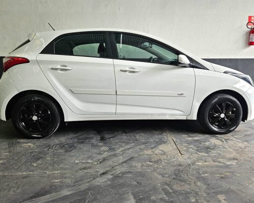 4-HYUNDAI-HB20-1.6-COMFORT-MANUAL-BRANCO-2015-RR-AUTOMOVEIS-LOJA-DE-CARROS-OSASCO-AVENIDA-VISCONTE-DE-NOVA-GRANADA