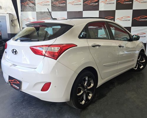 4-HYUNDAI-I30-1.8-MPI-16V-GASOLINA-4P-AUTOMATICO-BRANCO-2016-RR-AUTOMOVEIS-LOJA-DE-CARROS-OSASCO-AVENIDA-VISCONTE-DE-NOVA-GRANADA