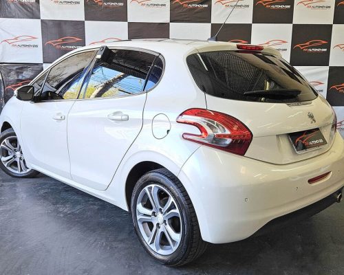 4-PEUGEOT-208-1.6-GRIFFE-AUTOMATICO-BRANCO-2014-RR-AUTOMOVEIS-LOJA-DE-CARROS-OSASCO-AVENIDA-VISCONTE-DE-NOVA-GRANADA