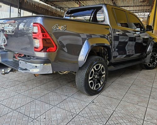 4-TOYOTA-HILUX-CD-2.8-SRX-PLUS-4X4-TDI-DIESEL-AUTOMÁTICO-CINZA-2024-RR-AUTOMOVEIS-LOJA-DE-CARROS-FREGUESIA-DO-O-AVENIDA-PETRONIO-PORTELA