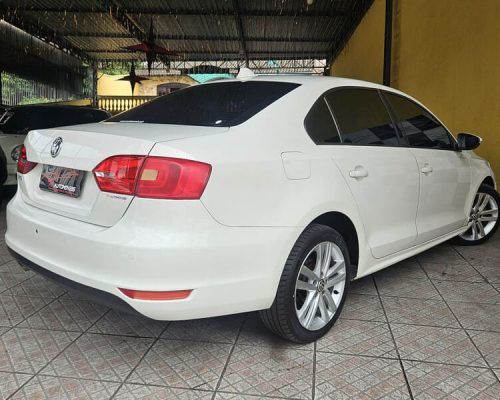 4-VOLKSWAGEN-JETTA-2.0-COMFORTLINE-FLEX-8V-AUTOMATICO-BRANCO-2013-RR-AUTOMOVEIS-LOJA-DE-CARROS-FREGUESIA-DO-O-AVENIDA-PETRONIO-PORTELA