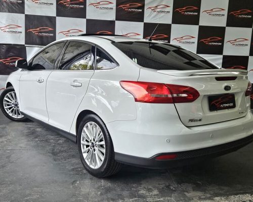 6-FORD-FOCUS-2.0-SEDAN-AUTOMATICO-BRANCO-2018-RR-AUTOMOVEIS-LOJA-DE-CARROS-OSASCO-AVENIDA-VISCONTE-DE-NOVA-GRANADA