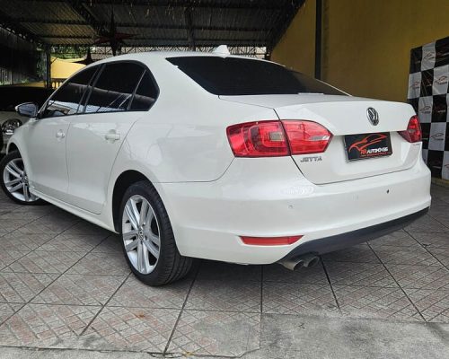 6-VOLKSWAGEN-JETTA-2.0-COMFORTLINE-FLEX-8V-AUTOMATICO-BRANCO-2013-RR-AUTOMOVEIS-LOJA-DE-CARROS-FREGUESIA-DO-O-AVENIDA-PETRONIO-PORTELA