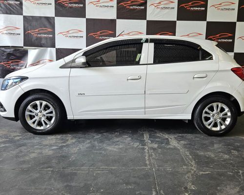7-CHEVROLET-ONIX-1.0-LOLLAPALOOZA-8V-FLEX-MANUAL-BRANCO-2014-RR-AUTOMOVEIS-LOJA-DE-CARROS-OSASCO-AVENIDA-VISCONTE-DE-NOVA-GRANADA