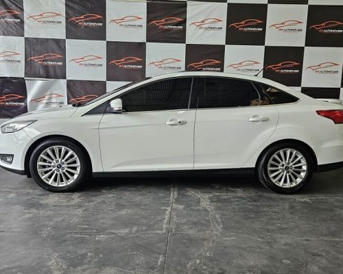 7-FORD-FOCUS-2.0-SEDAN-AUTOMATICO-BRANCO-2018-RR-AUTOMOVEIS-LOJA-DE-CARROS-OSASCO-AVENIDA-VISCONTE-DE-NOVA-GRANADA