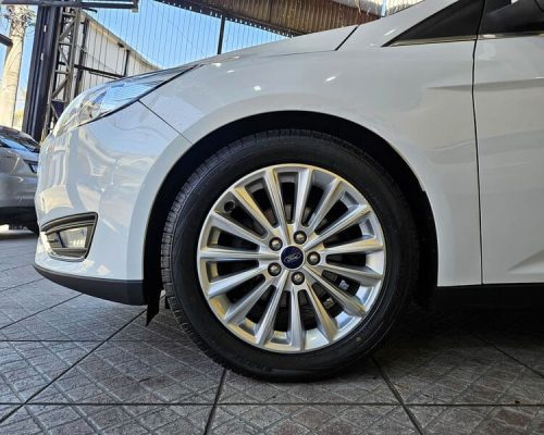7-FORD-FOCUS-SEDAN-2.0-TITANIUM-16V-FLEX-AUTOMATICO-BRANCO-2016-RR-AUTOMOVEIS-LOJA-DE-CARROS-FREGUESIA-DO-O-AVENIDA-PETRONIO-PORTELA
