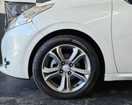 7-PEUGEOT-208-1.6-GRIFFE-AUTOMATICO-BRANCO-2014-RR-AUTOMOVEIS-LOJA-DE-CARROS-OSASCO-AVENIDA-VISCONTE-DE-NOVA-GRANADA