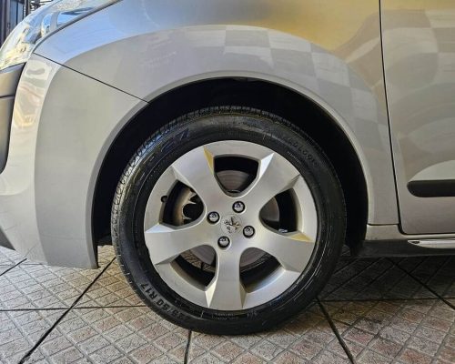 7-PEUGEOT-3008-GRIFFE-1.6-TURBO-16V-AUTOMÁTICO-2012-PRATA-RR-AUTOMOVEIS-LOJA-DE-CARROS-FREGUESIA-DO-O-AVENIDA-PETRONIO-PORTELA