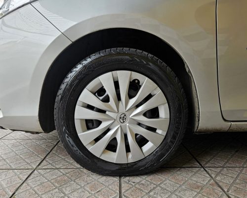 7-TOYOTA-YARIS-XL-1.5-FLEX-16V-AUTOMATICO-2023-PRATA-RR-AUTOMOVEIS-LOJA-DE-CARROS-FREGUESIA-DO-O-AVENIDA-PETRONIO-PORTELA
