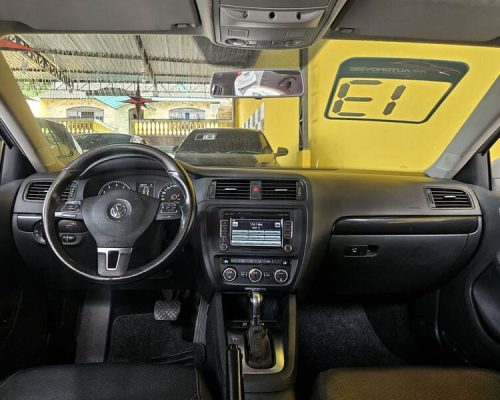 8-VOLKSWAGEN-JETTA-2.0-COMFORTLINE-FLEX-8V-AUTOMATICO-BRANCO-2013-RR-AUTOMOVEIS-LOJA-DE-CARROS-FREGUESIA-DO-O-AVENIDA-PETRONIO-PORTELA