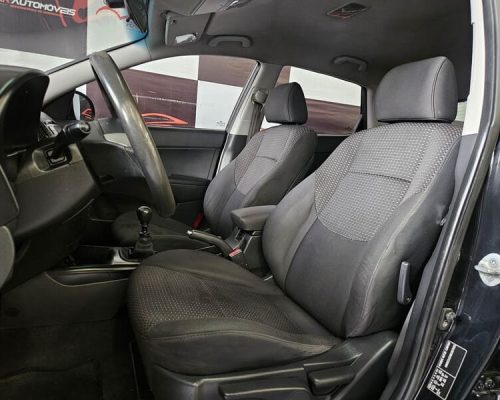 9-HYUNDAI-I30-MANUAL-PRETO-2011-RR-AUTOMOVEIS-LOJA-DE-CARROS-OSASCO-AVENIDA-VISCONTE-DE-NOVA-GRANADA
